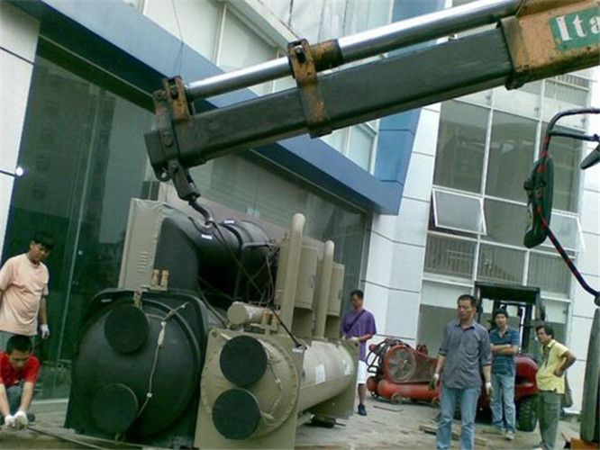 白银市随车吊和汽车吊的核心区别是什么？哪种更省钱？